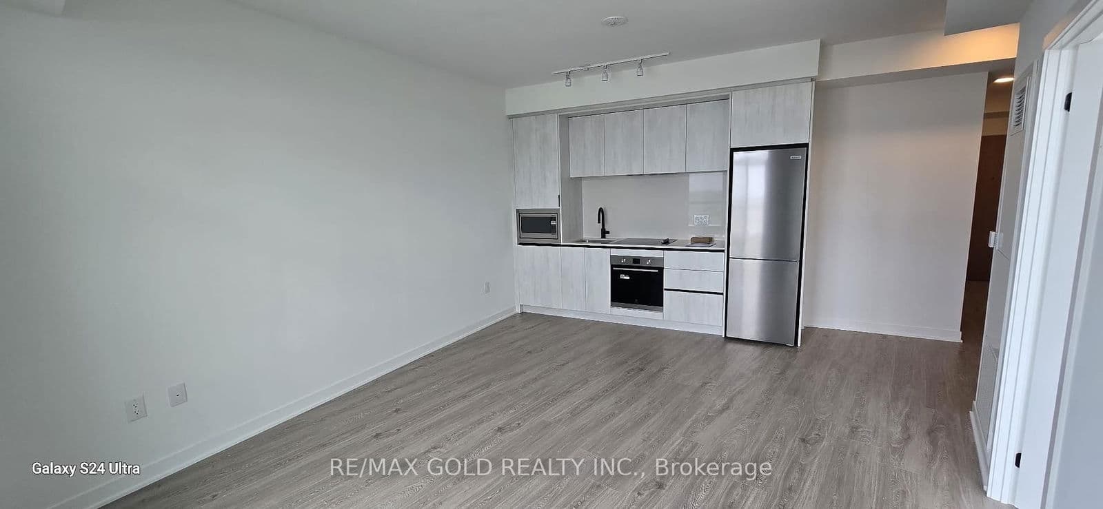 2495 Eglinton Avenue W, Unit 1613