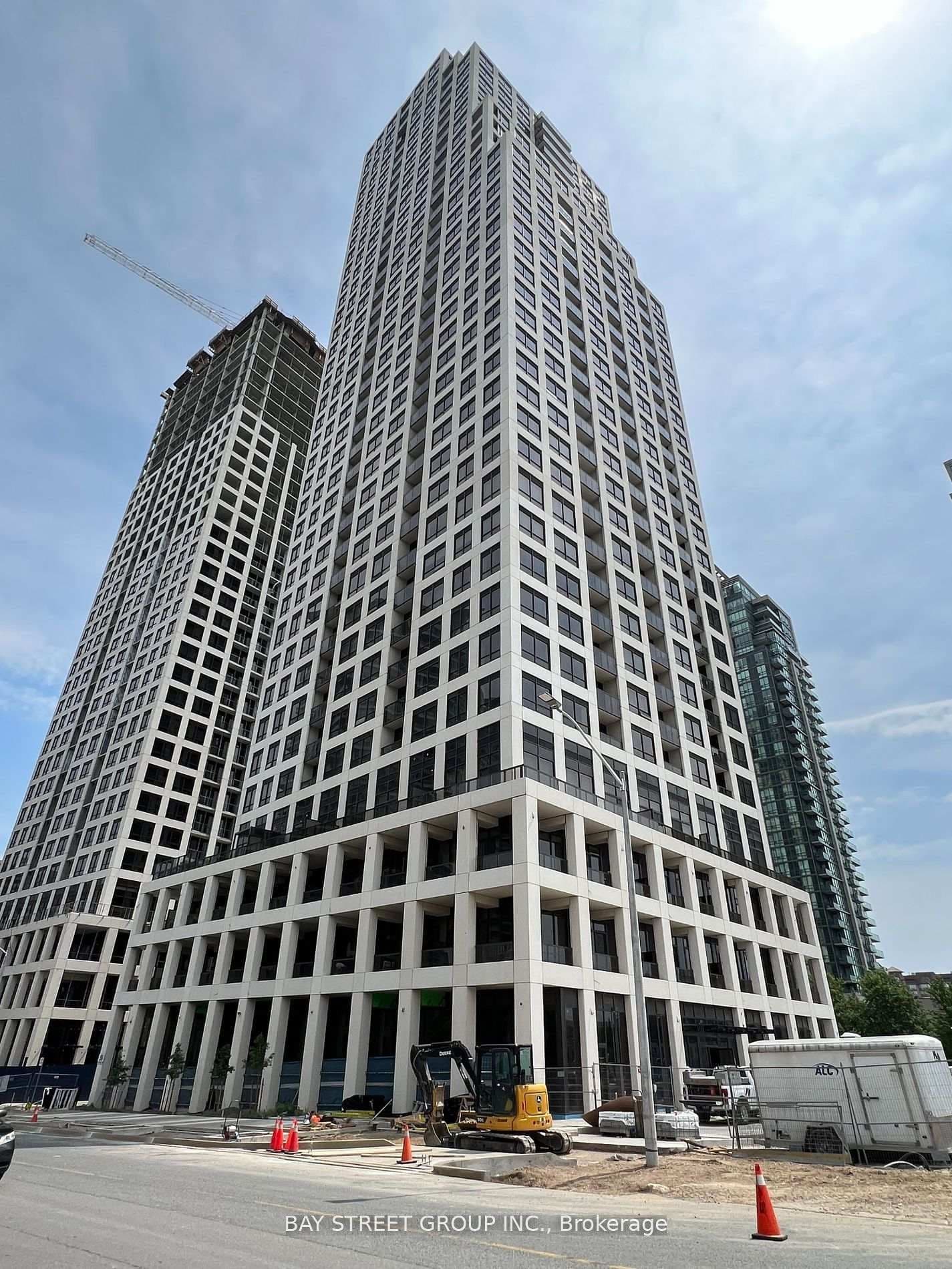 36 Elm Drive W, Unit 2205