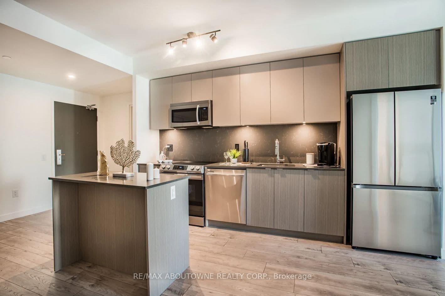 133 Bronte Road, Unit BO608
