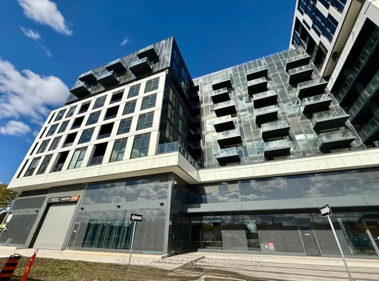 1037 The Queensway, Unit 418