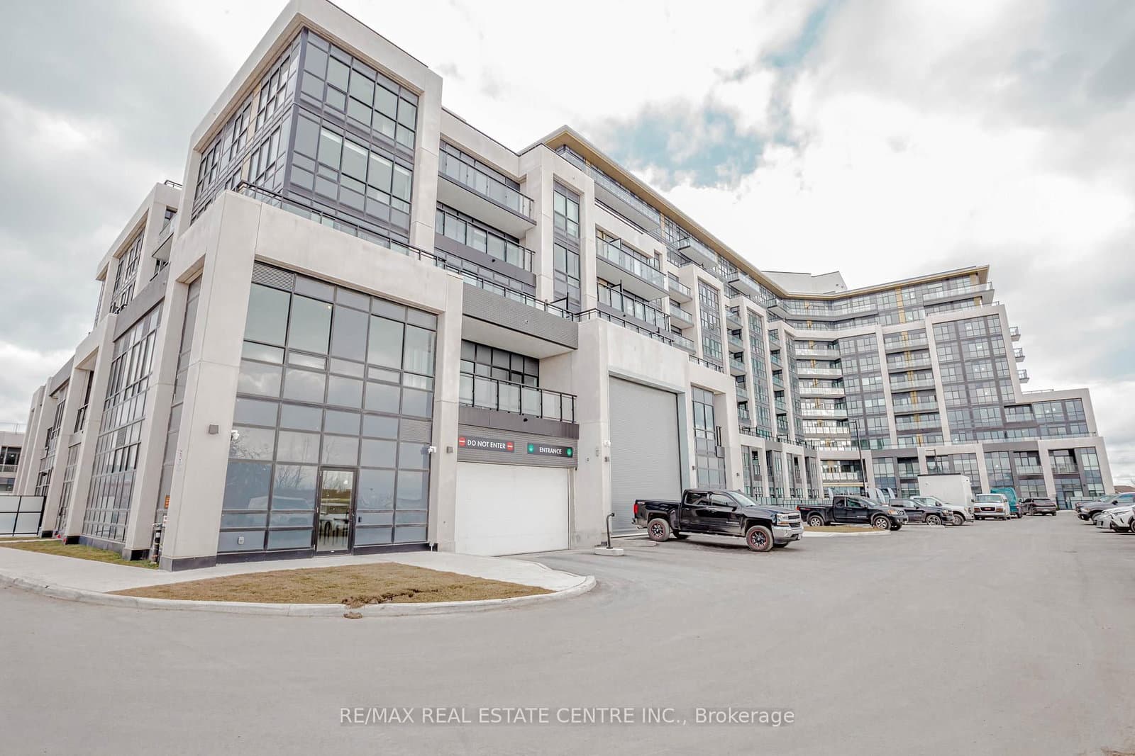 405 Dundas Street, Unit LPH8