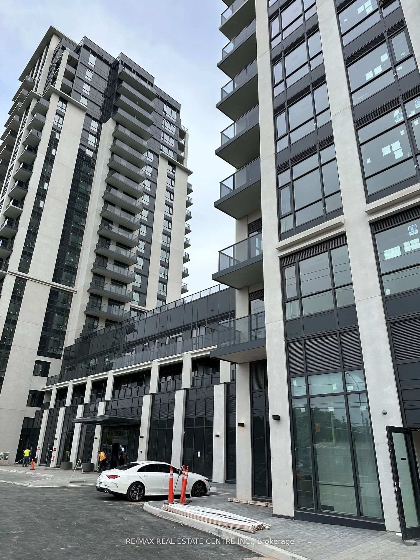 202 Burnhamthorpe Road E, Unit 609 W