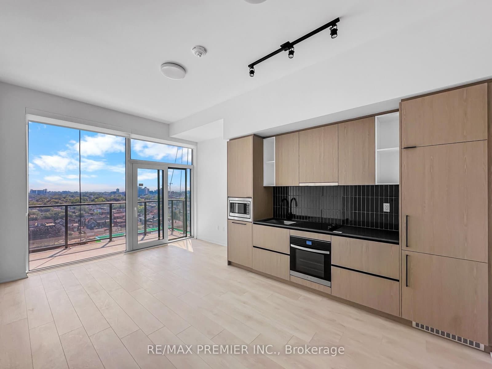 1285 Dupont Street, Unit 1002