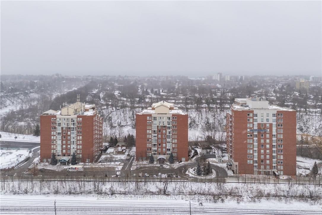 #PH8 - 50 Old Mill Road