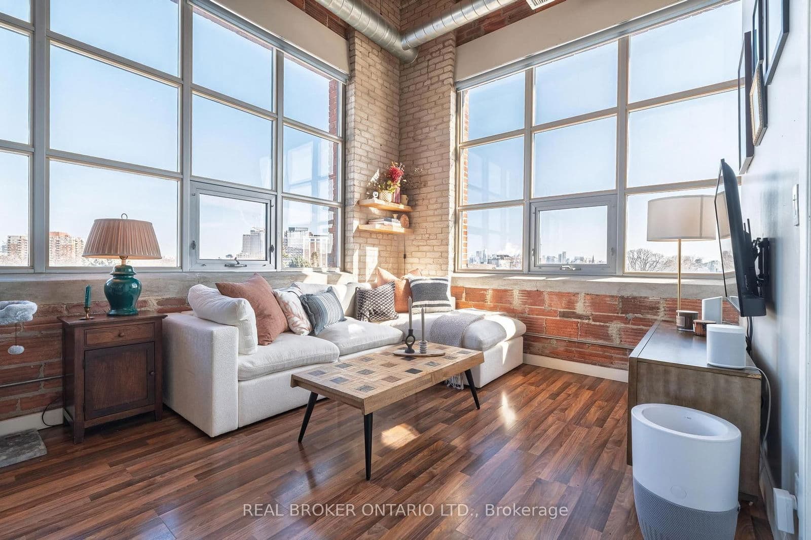 #PH3 - 2154 Dundas Street W