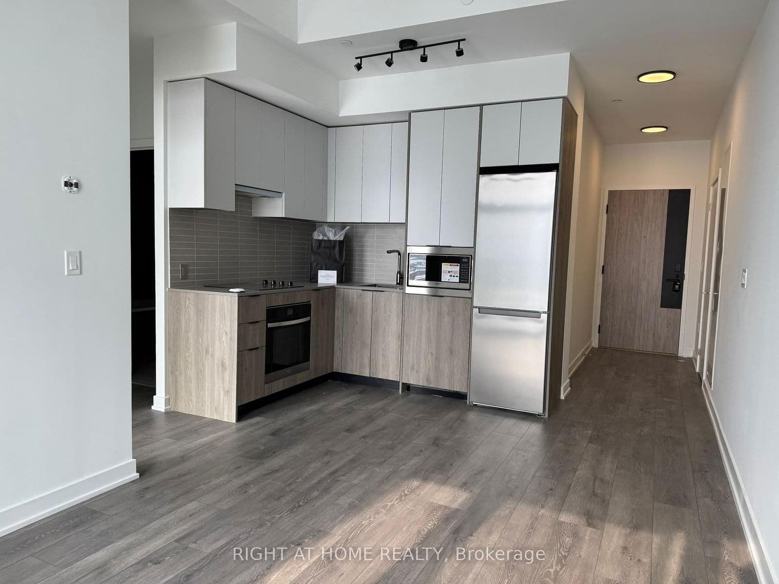 1007 The Queensway, Unit 1014