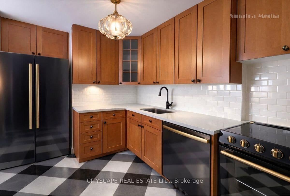 #1004 - 49 Queen Street E