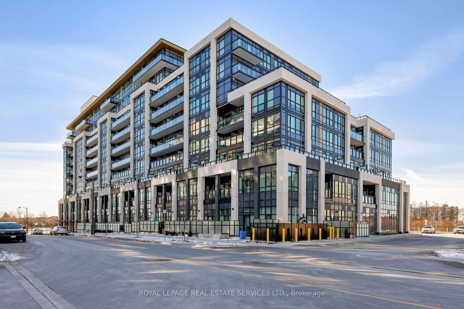 405 Dundas Street W, Unit 424