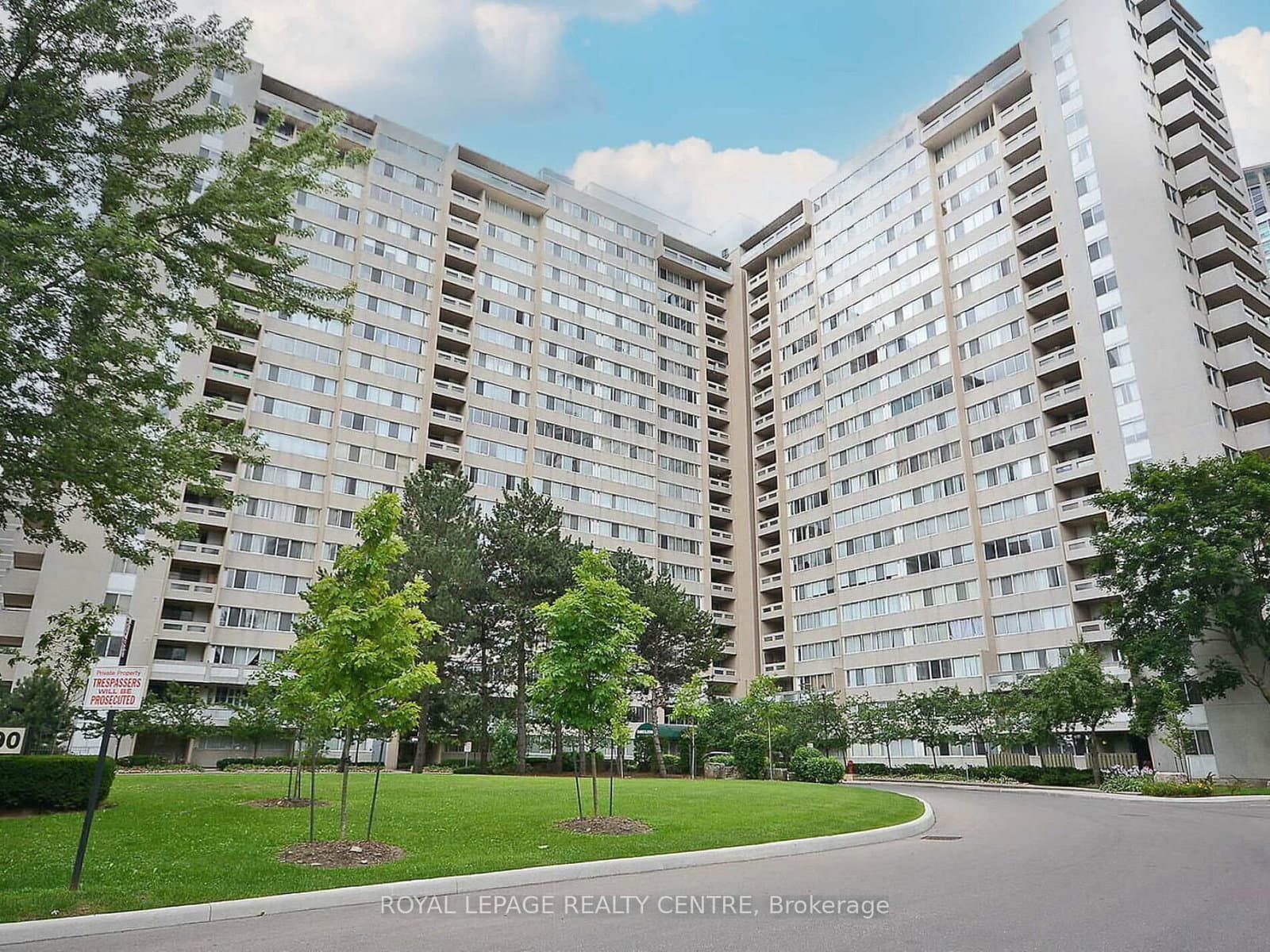 #1604 - 3590 Kaneff Crescent W