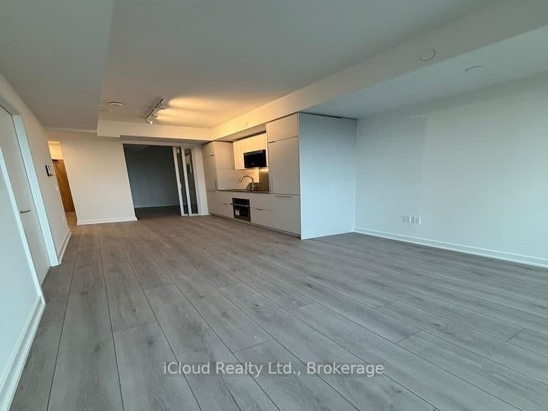 1 Fairview Road E, Unit 517