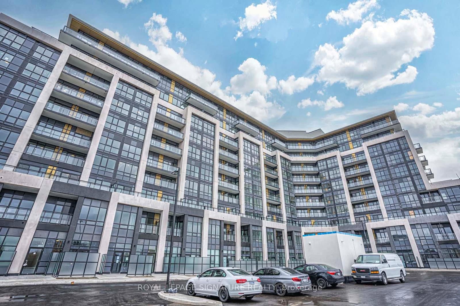 405 Dundas Street W, Unit 206