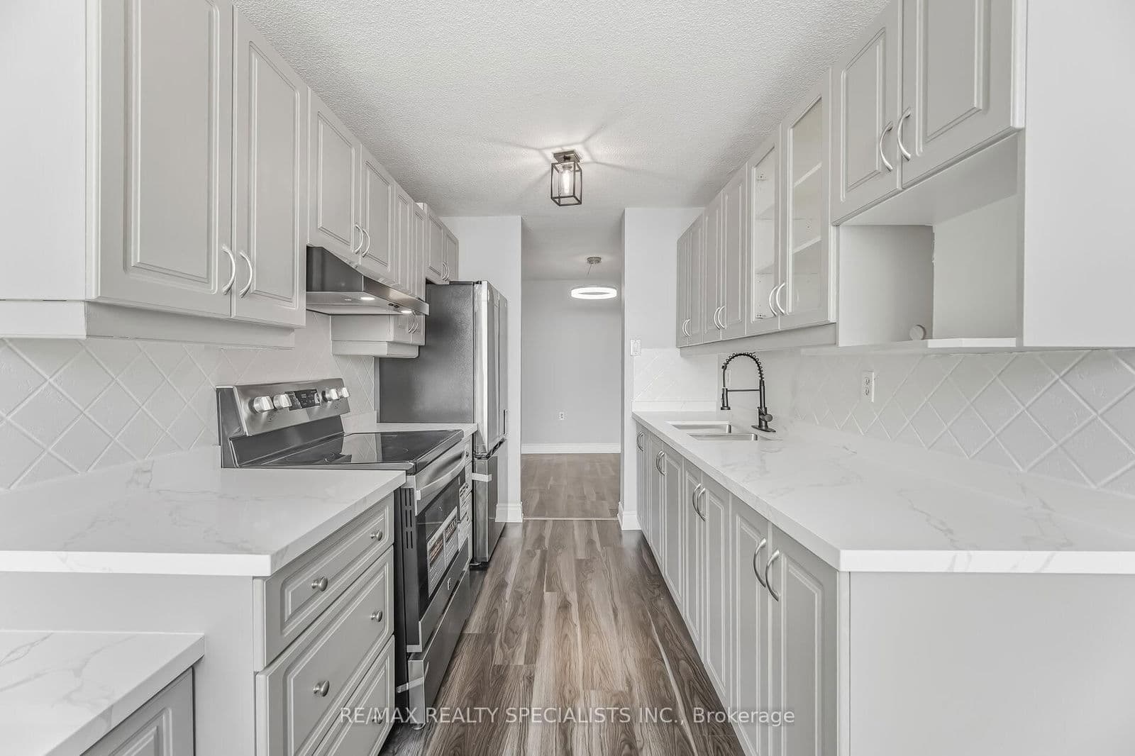 #1507 - 21 KNIGHTSBRIDGE Road