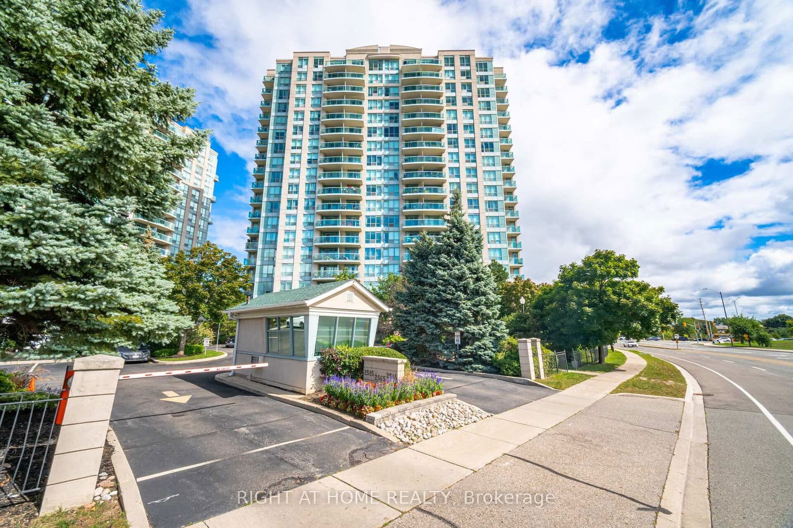 #1211 - 2545 Erin Centre Boulevard