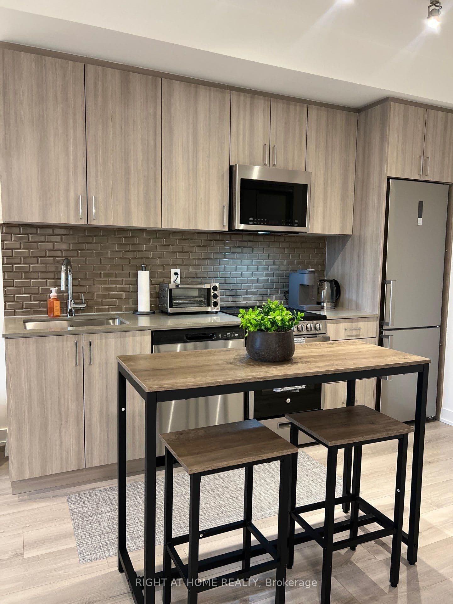 #634 - 1005 Dundas Street E