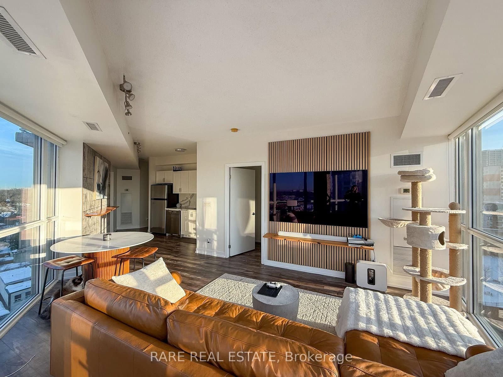 #1009 - 5101 Dundas Street W