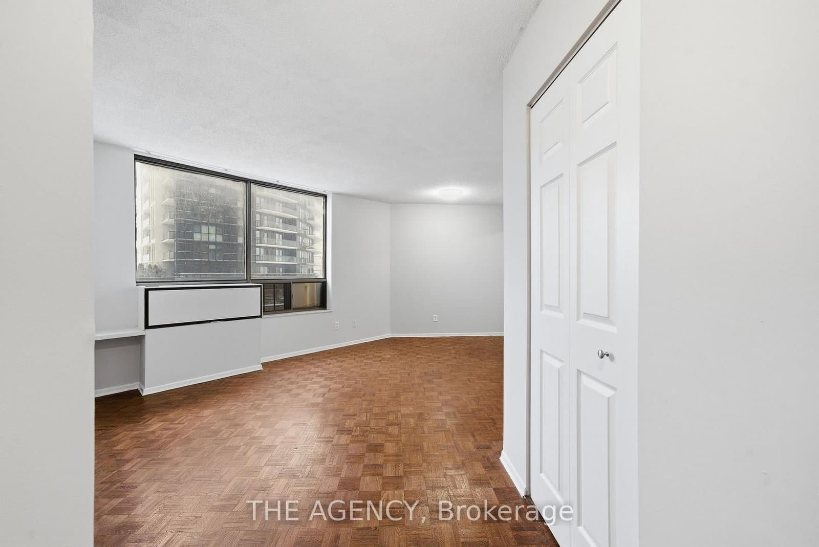 #2511A - 2350 Dundas Street W