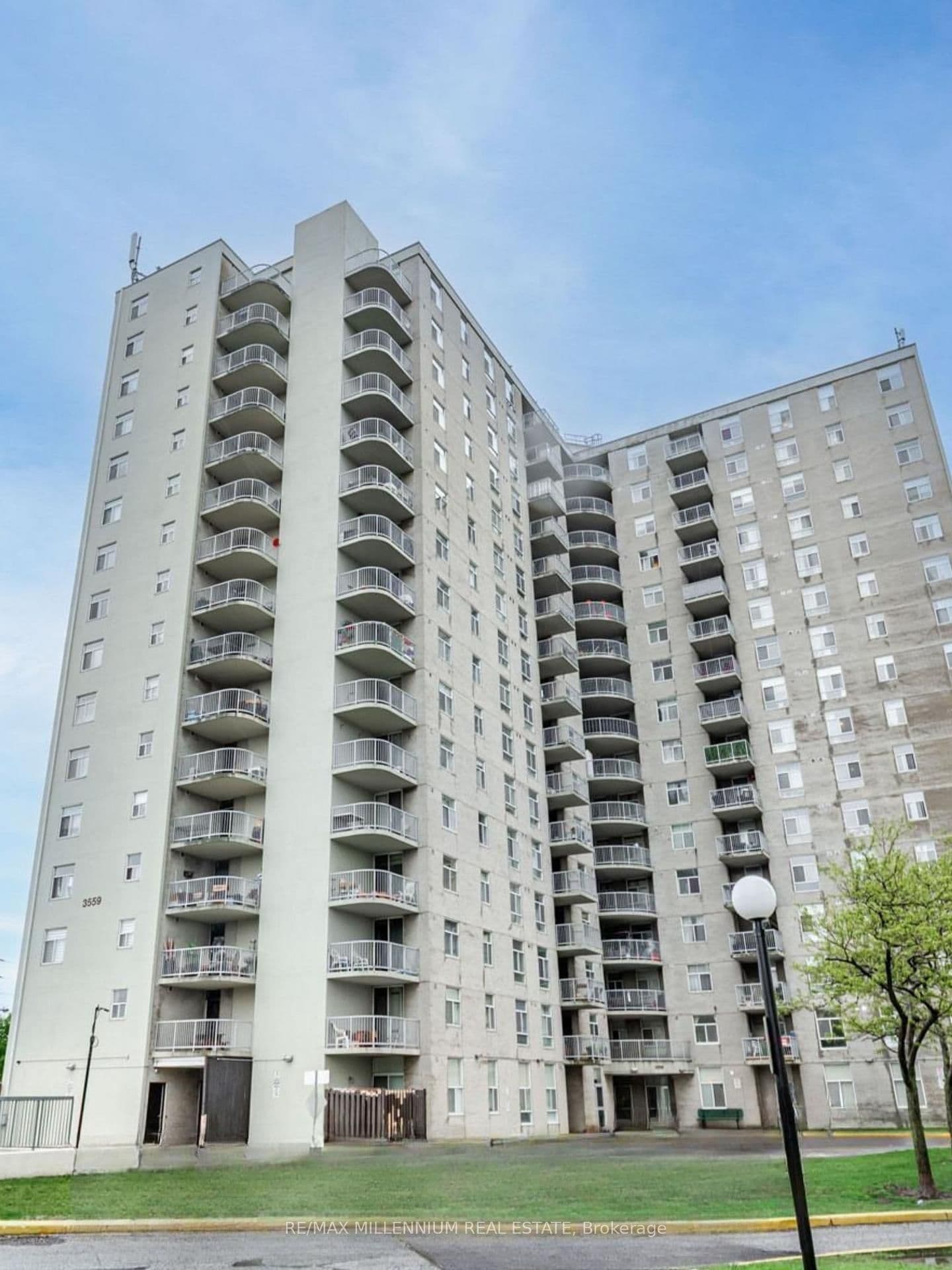#611 - 3559 Eglinton Avenue