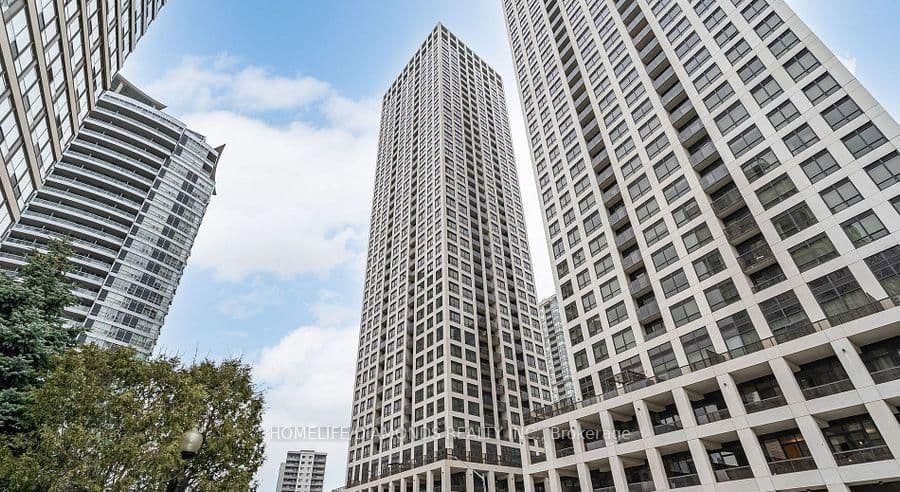 30 ELM Drive, Unit 2404