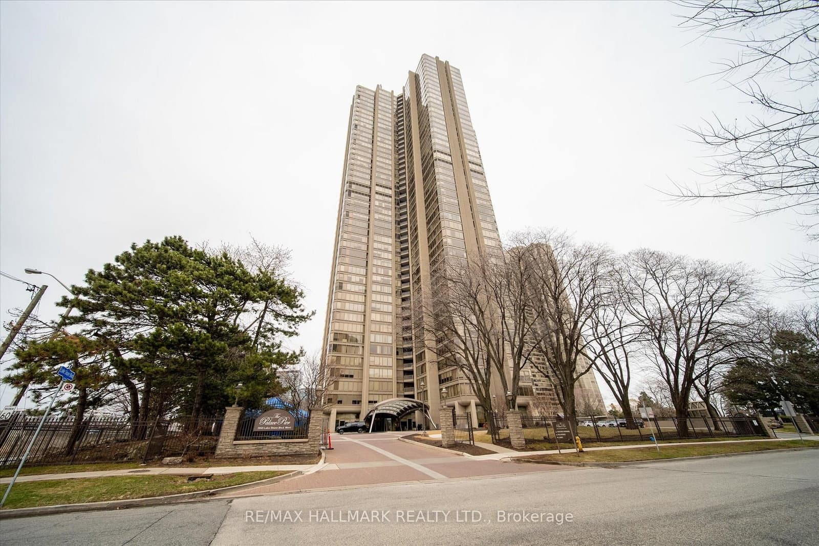 #1905 - 2045 Lakeshore Boulevard W