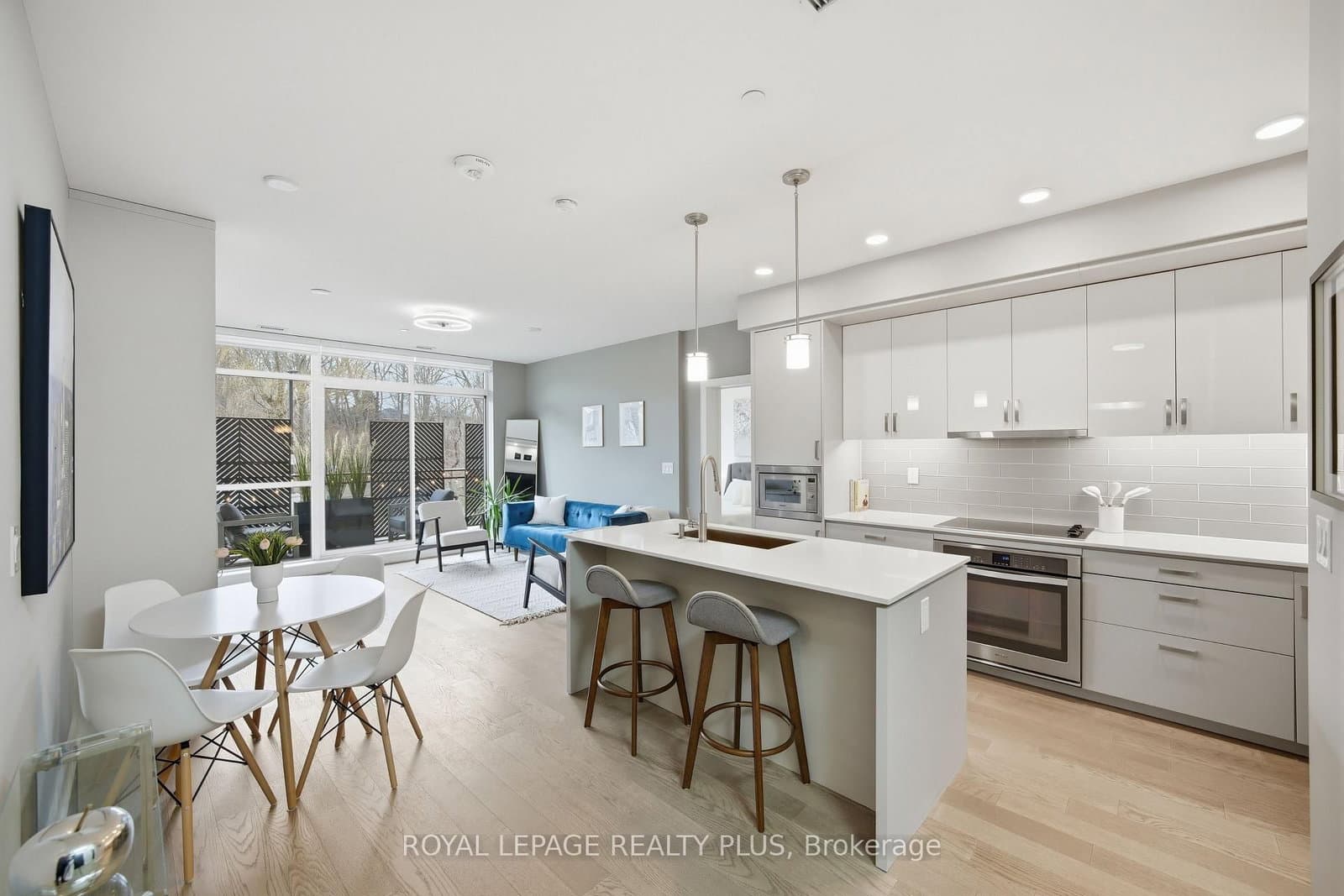 #105 - 1575 Lakeshore Road W