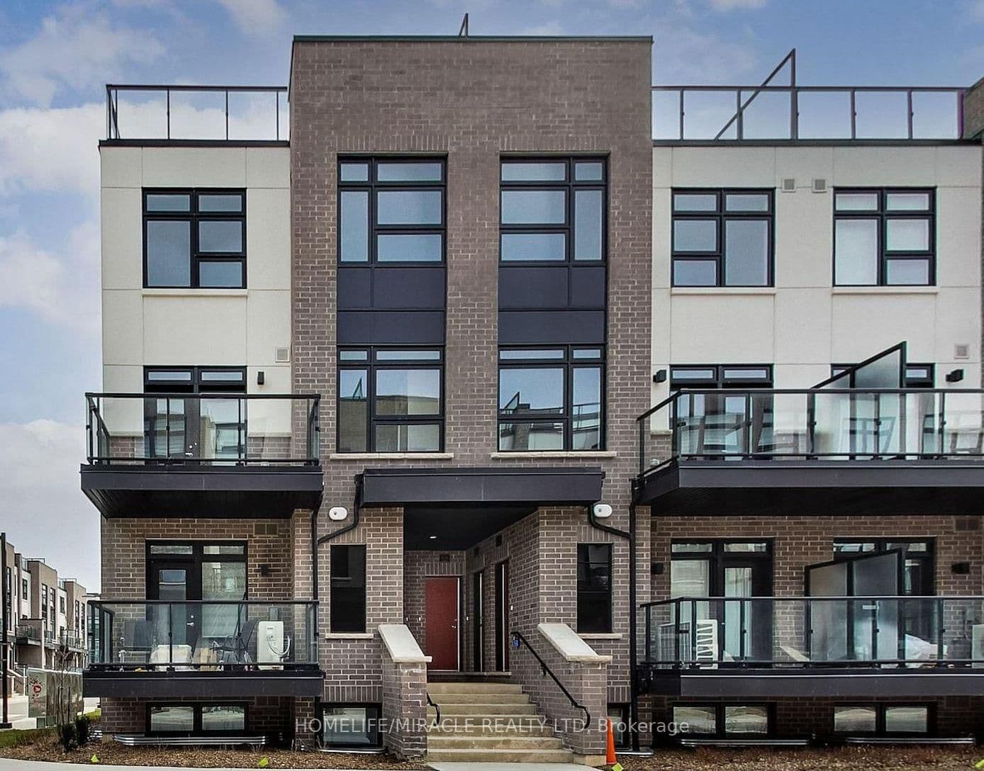 ##104 - 1593 Rose Way