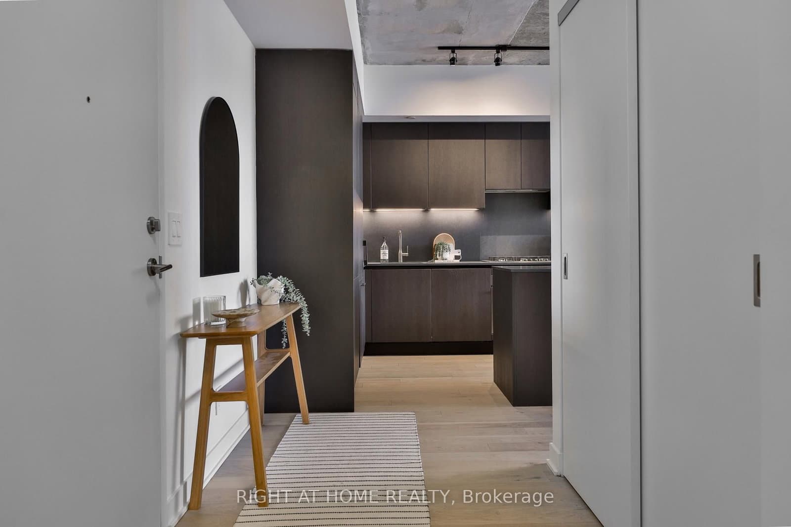 #PH 6 - 2720 Dundas Street W