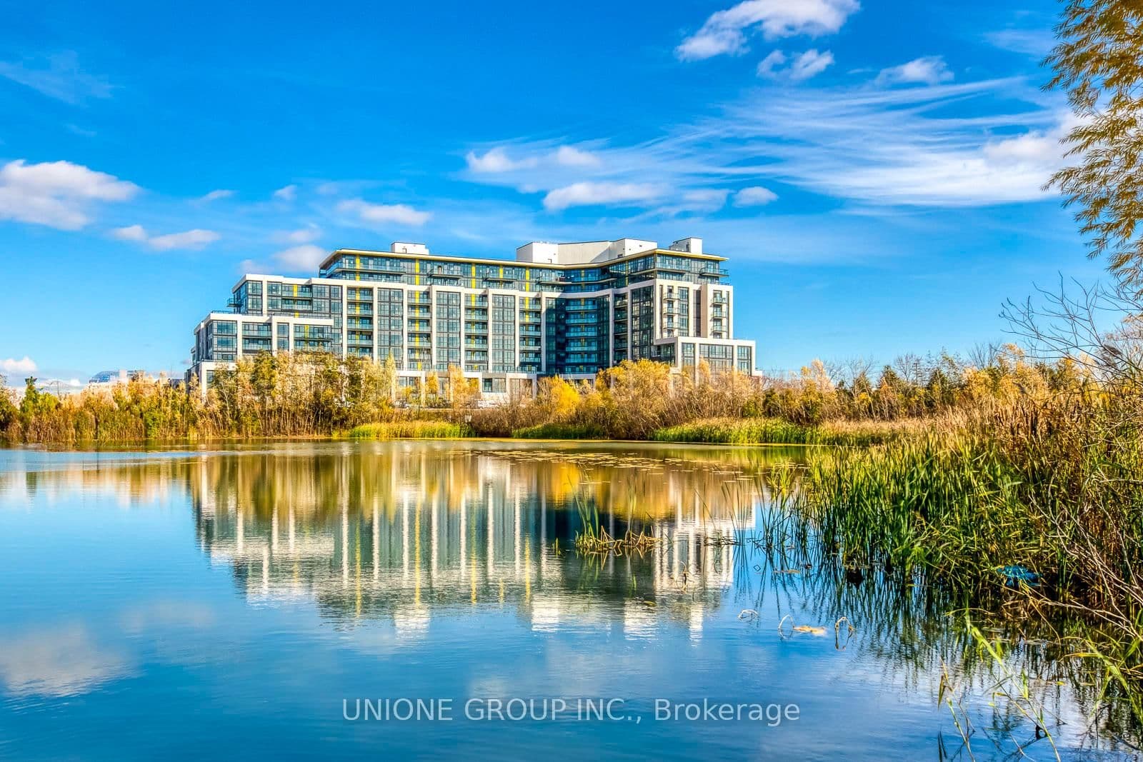 #320 - 405 Dundas Street W