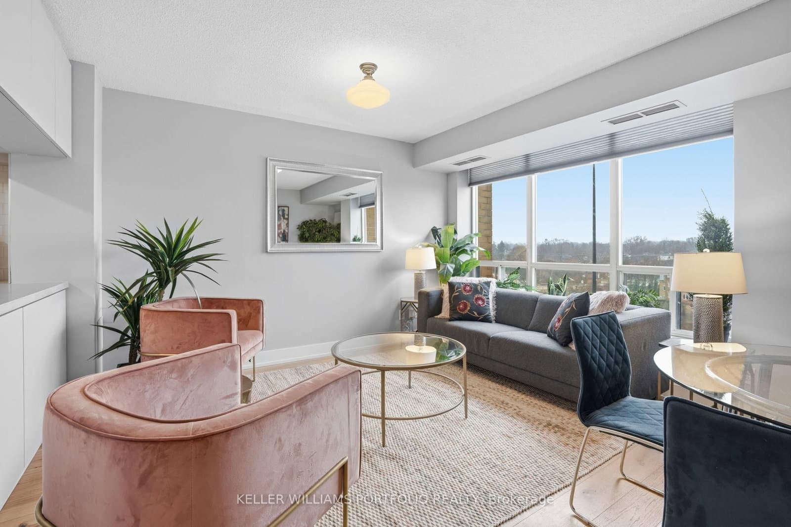 #802 - 190 Manitoba Street