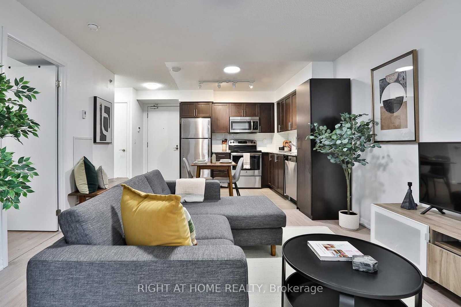 #335 - 830 Lawrence Avenue W