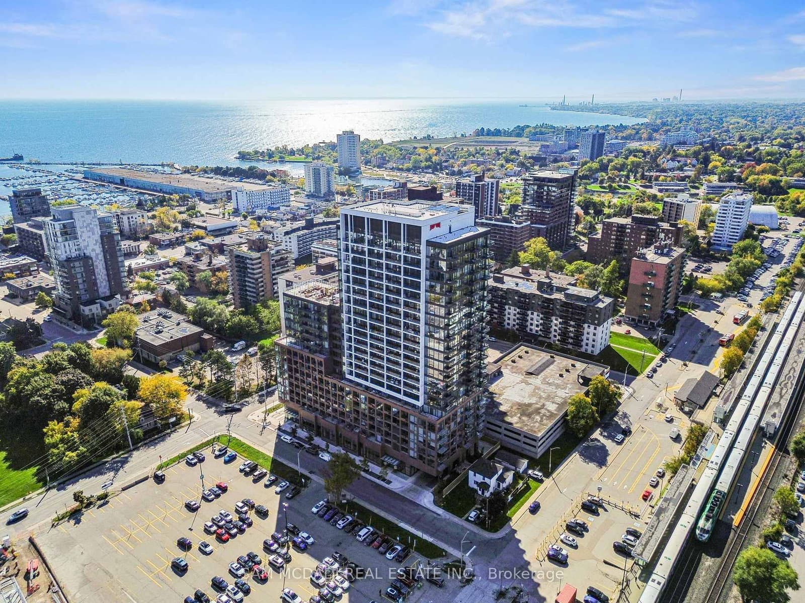 #813 - 28 Ann Street