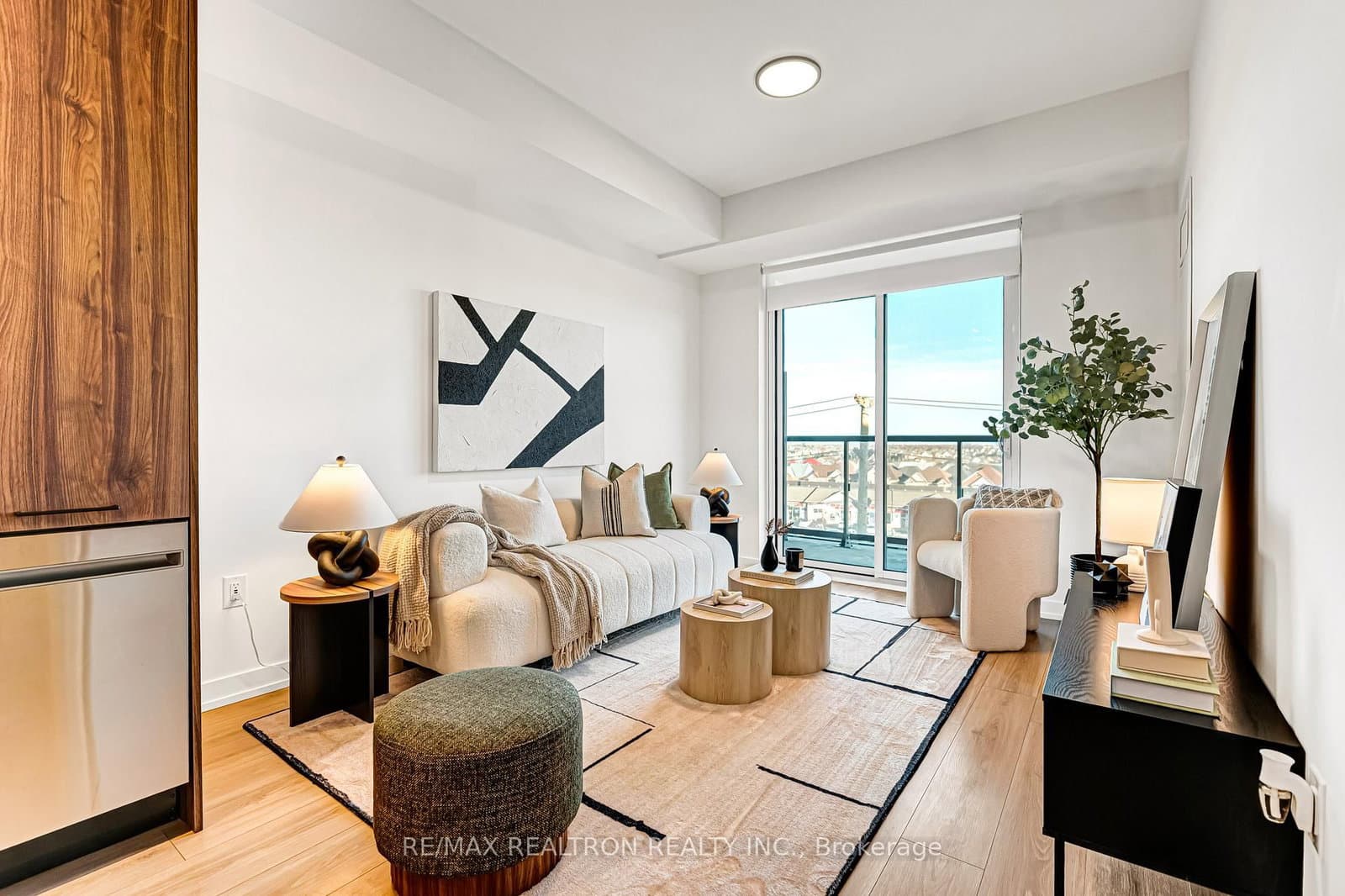 #511 - 10 Lagerfeld Drive