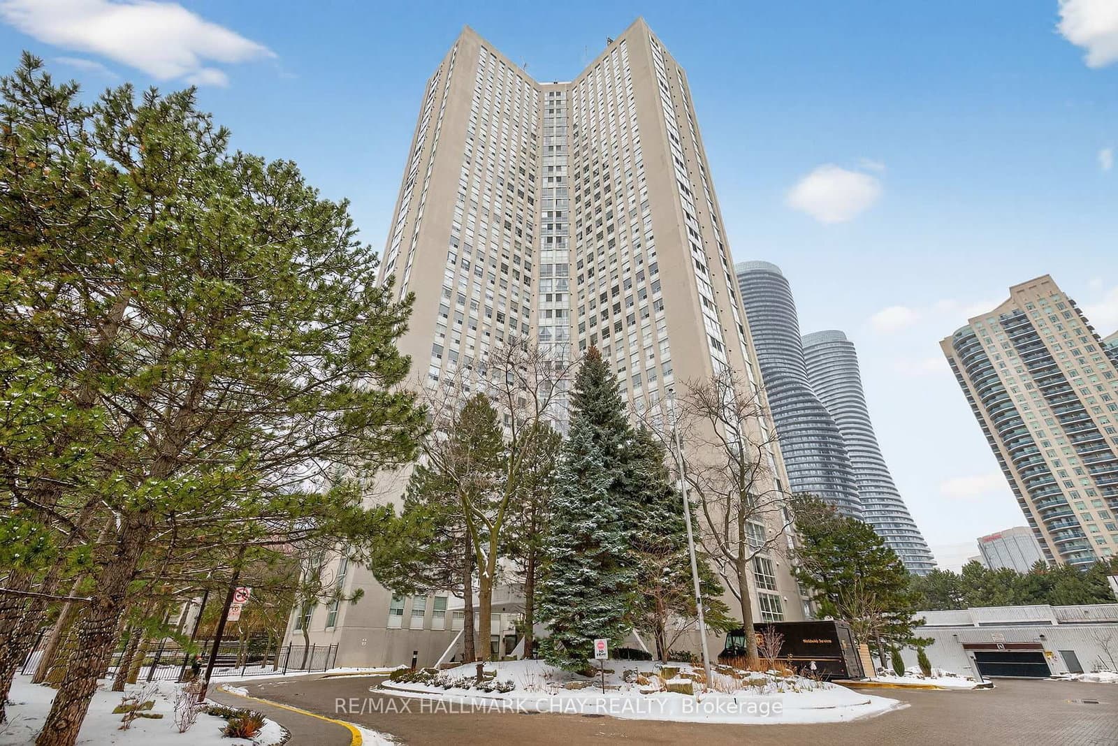 #501 - 3650 Kaneff Crescent