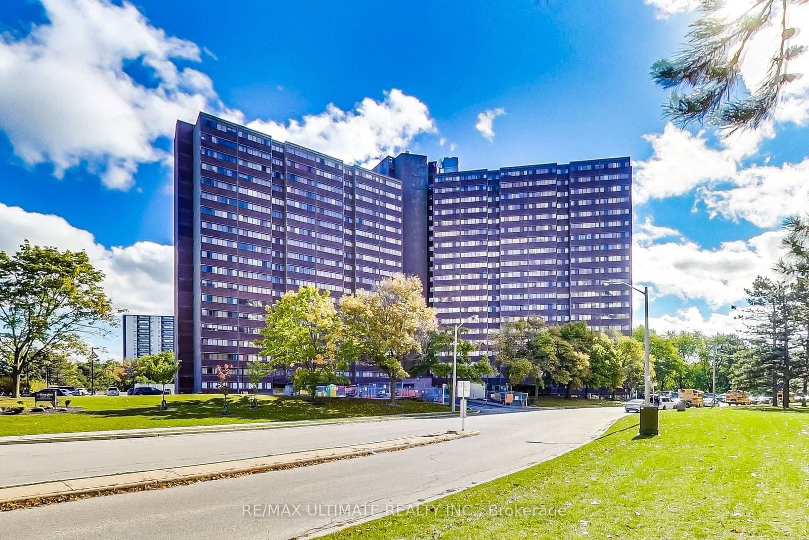 #Ph#11 - 11 Wincott Drive
