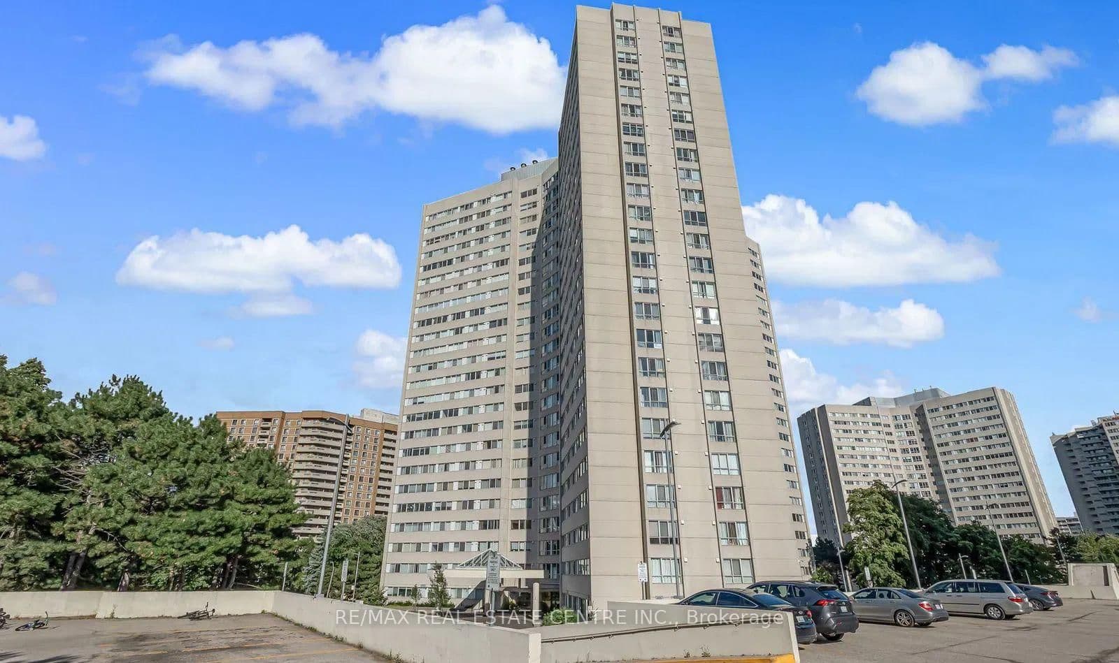#501 - 3700 Kaneff Crescent