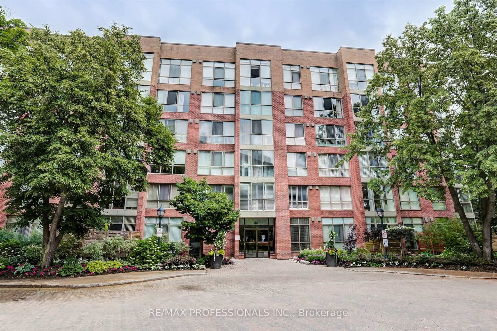 #620 - 20 Southport Street