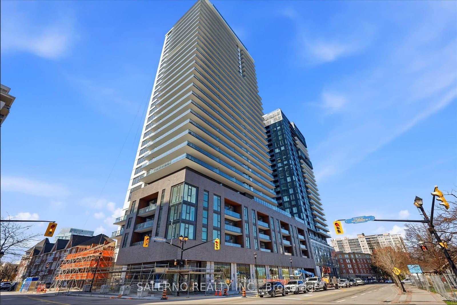 #305 - 2075 Lakeshore Road