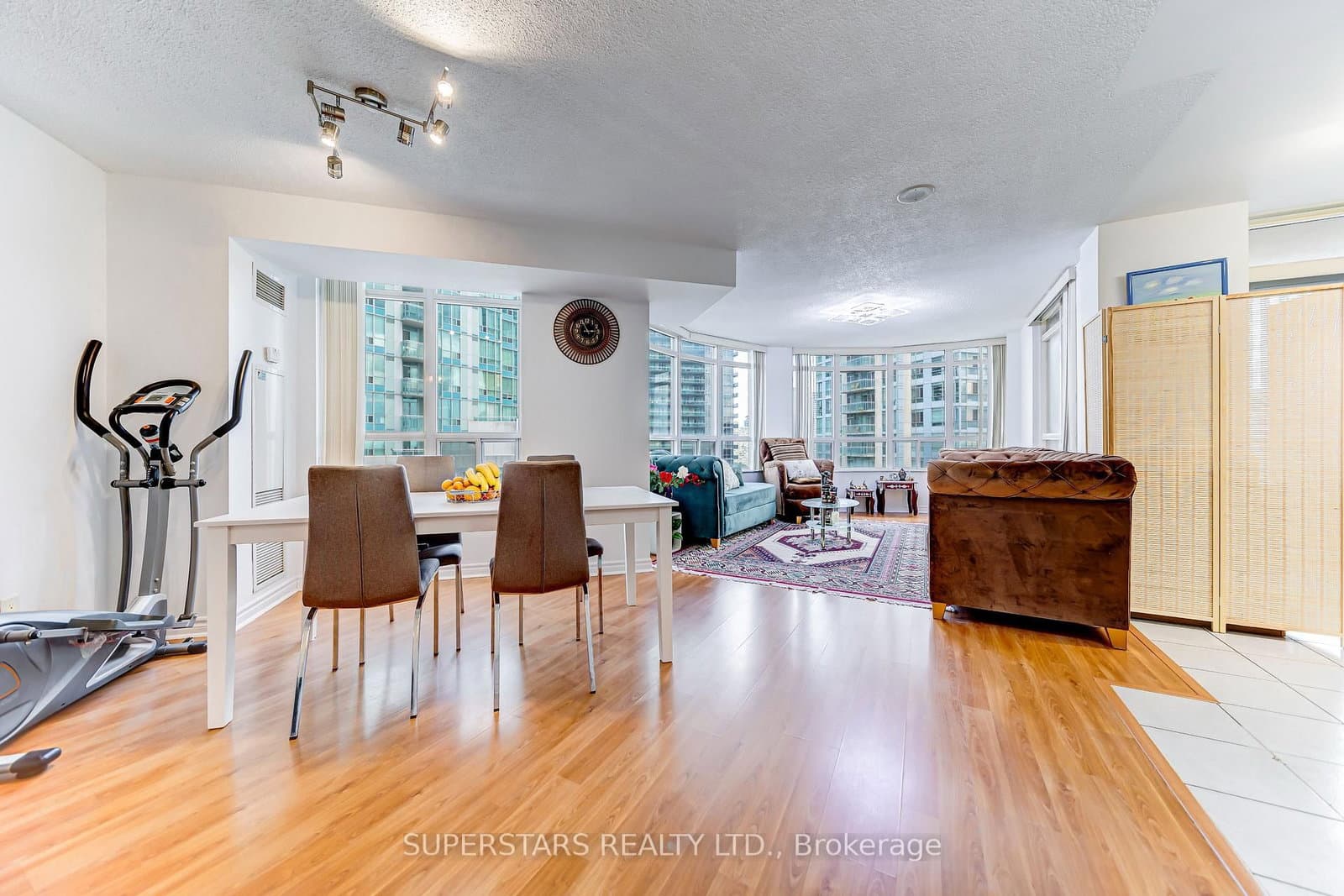 #1225 - 3888 Duke Of York Boulevard
