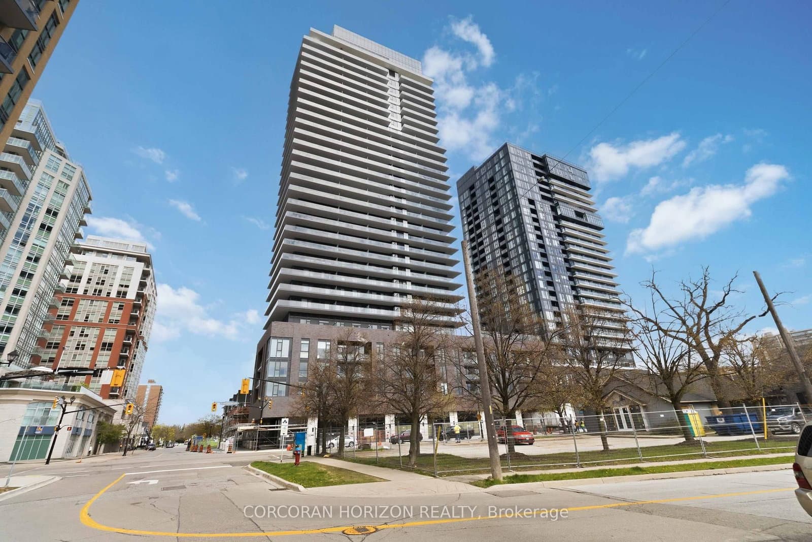 #809 - 2075 Lakeshore Road