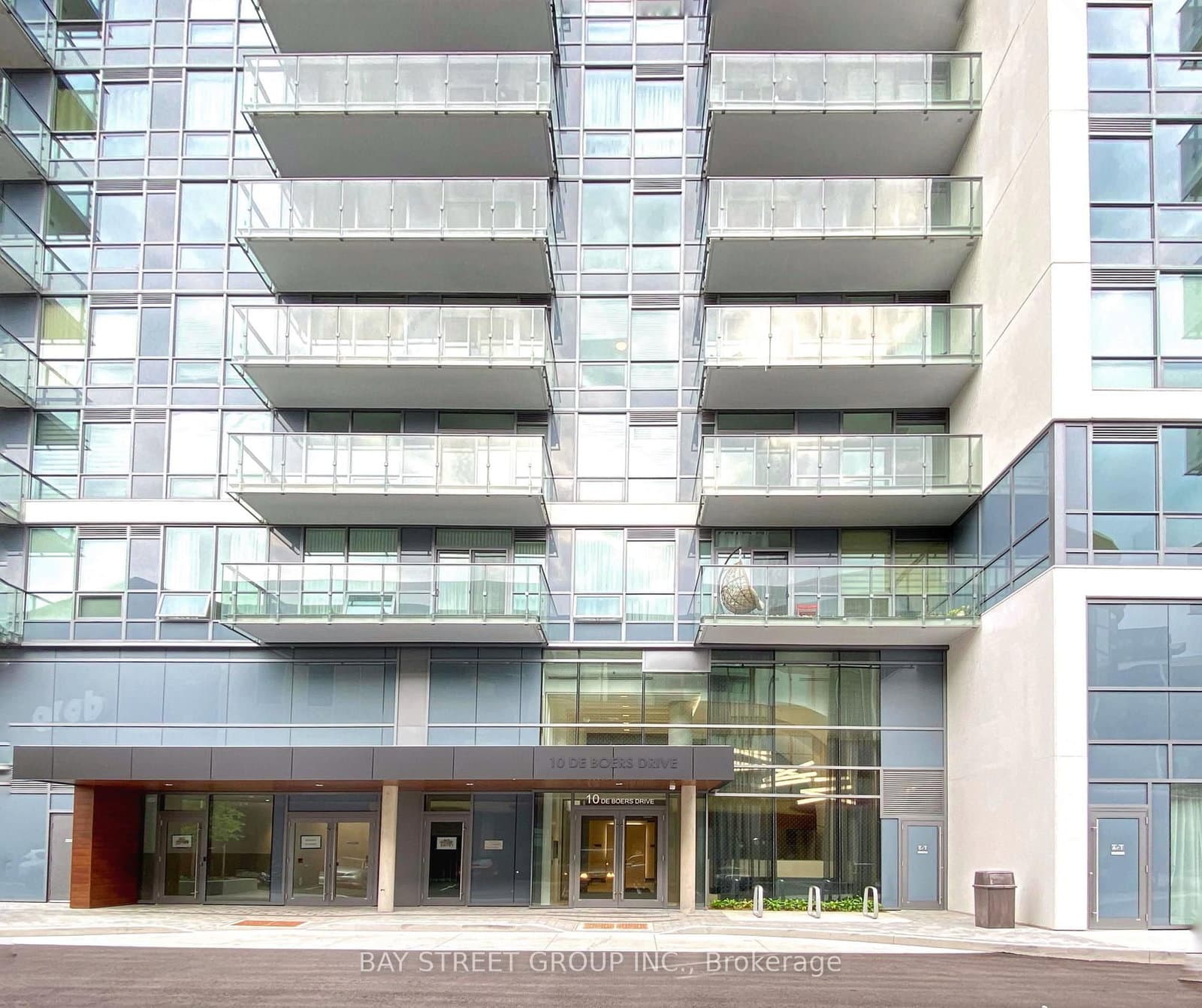 #814 - 10 De Boers Drive