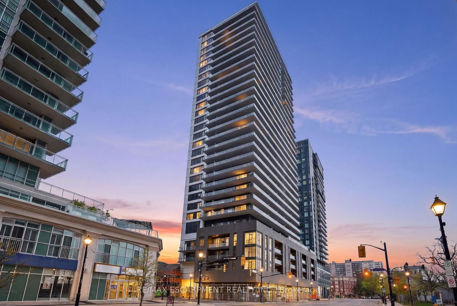 #602 - 2075 LAKESHORE Road