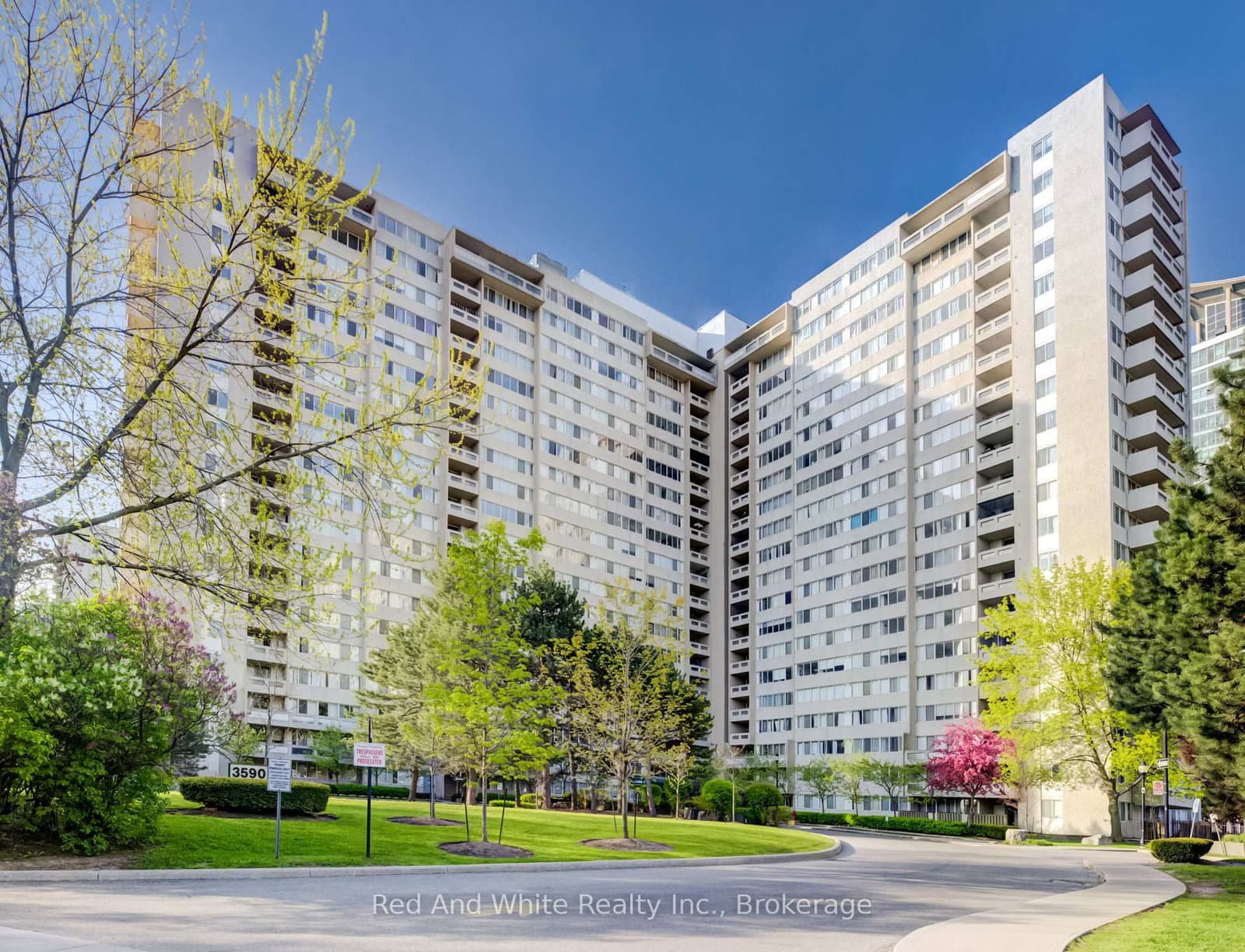 #2013 - 3590 Kaneff Crescent