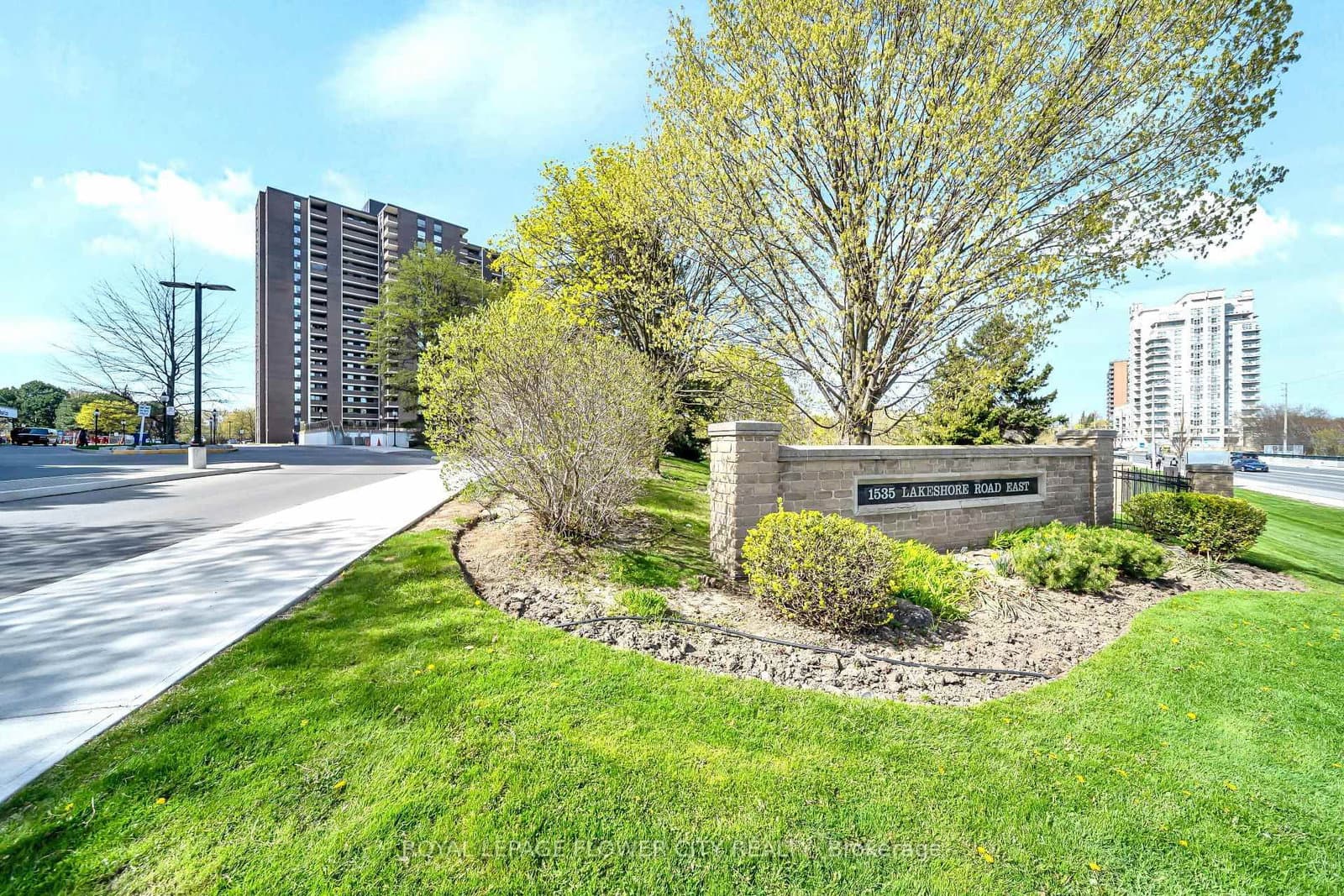 #305 - 1535 Lakeshore Road E