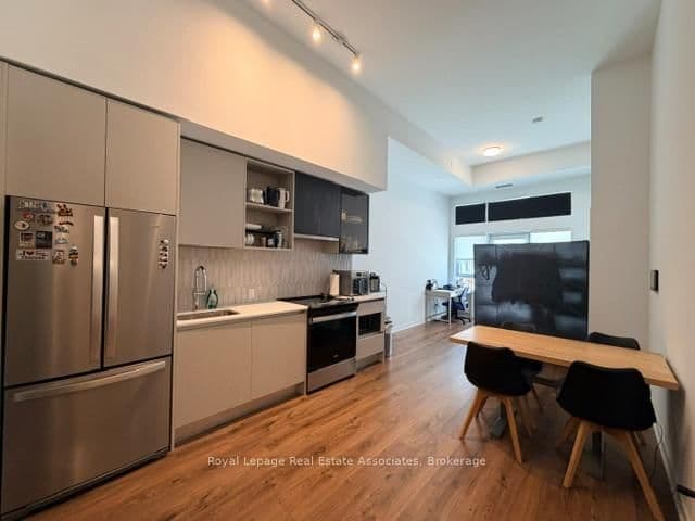 405 Dundas Street W, Unit 114