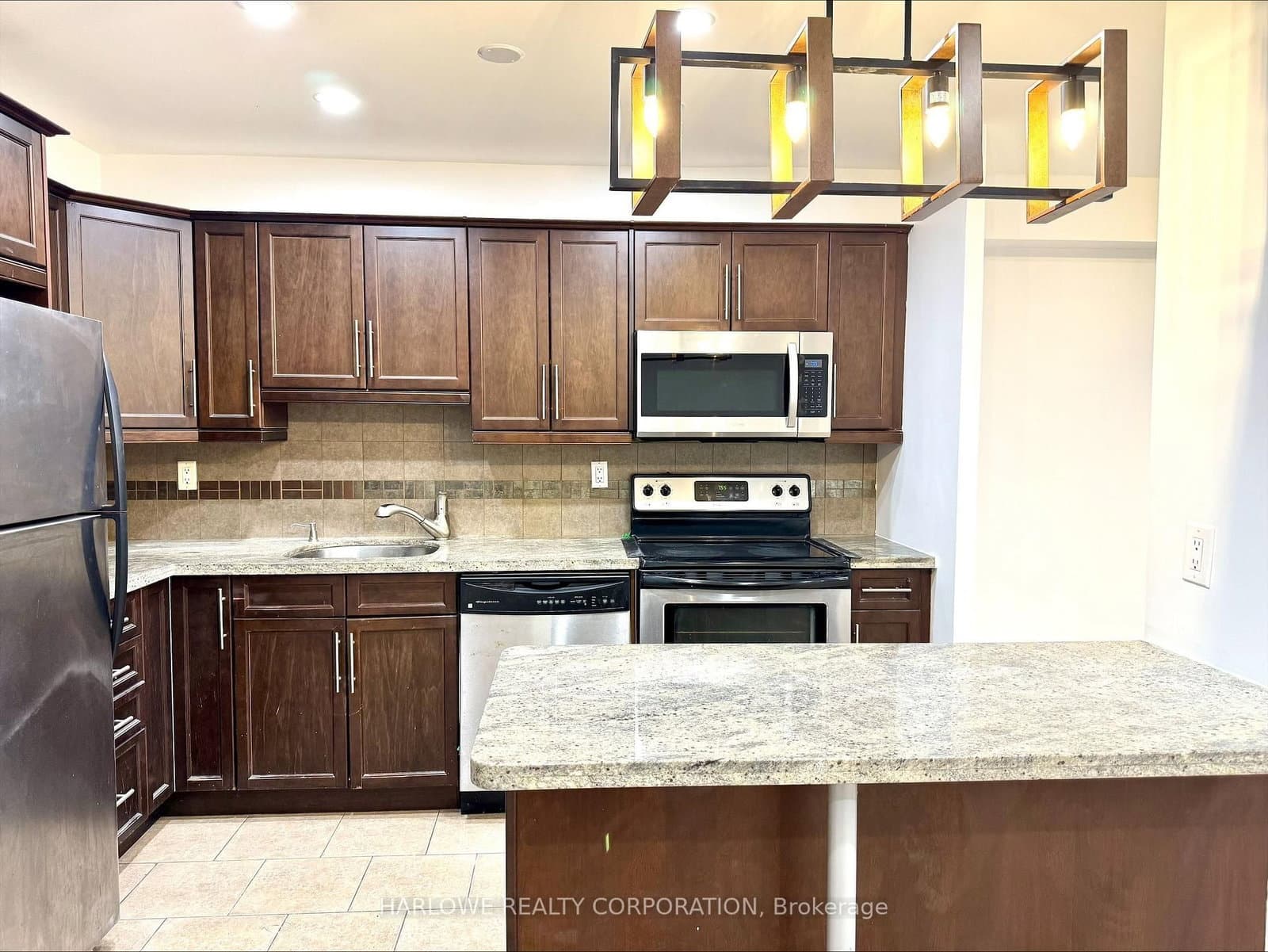 #118 - 360 Ridelle Avenue
