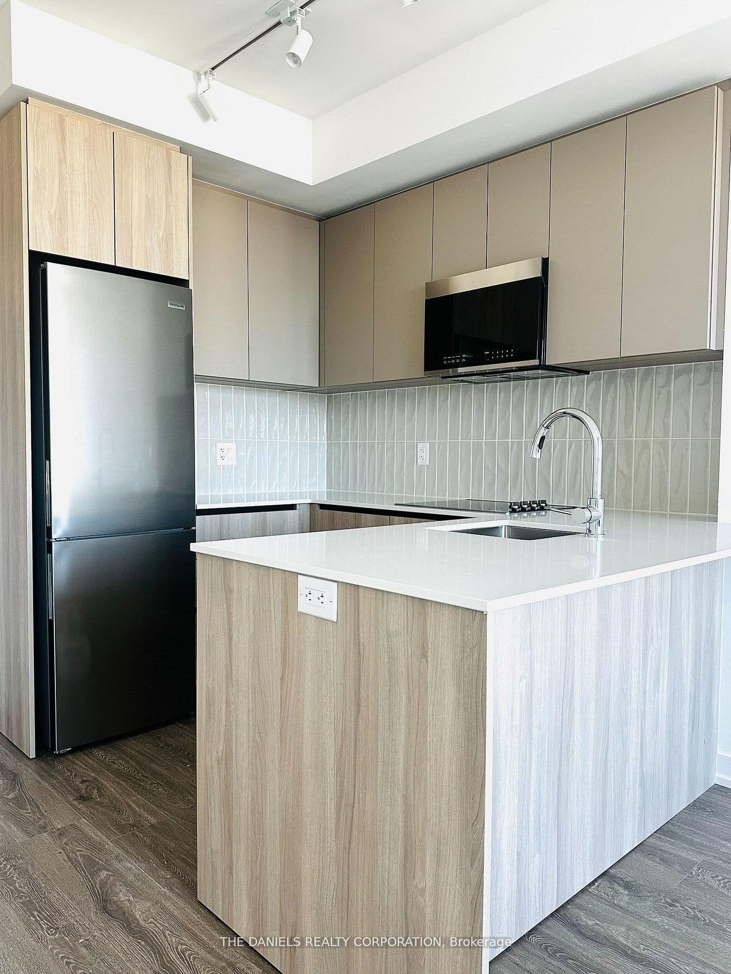 #813 - 2485 Eglinton Avenue W