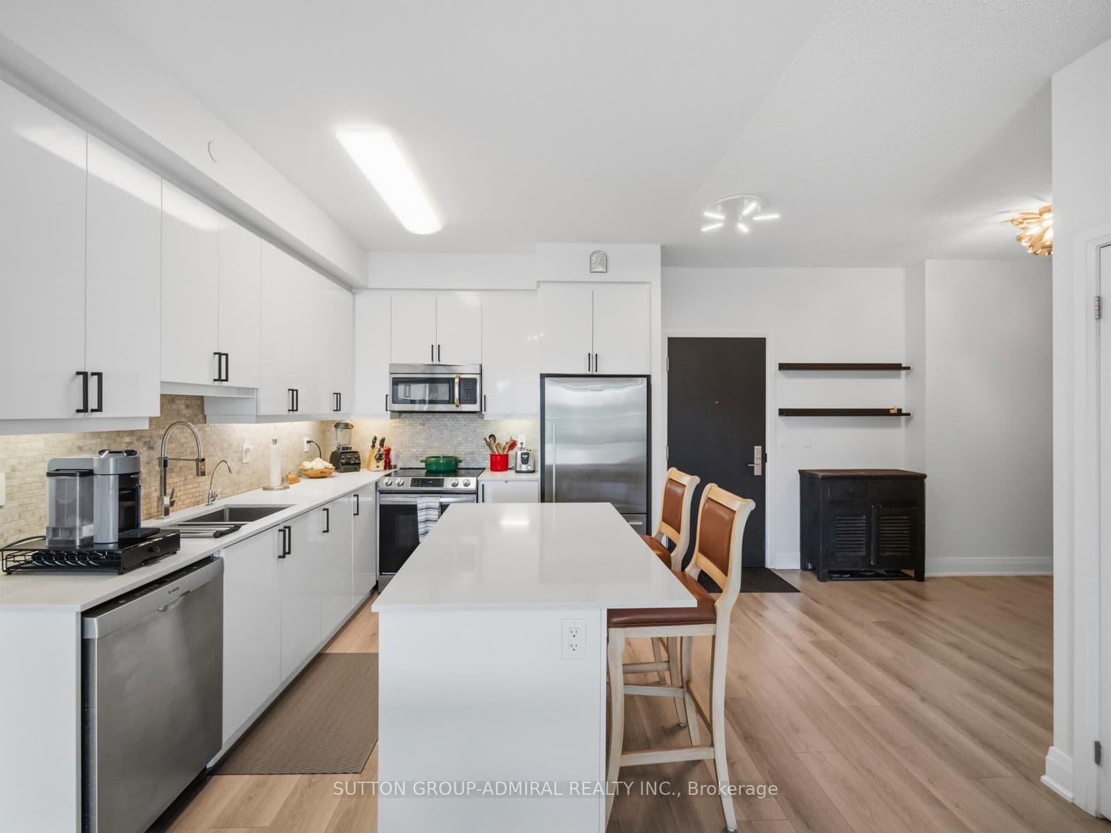 #606 - 35 Fontenay Court