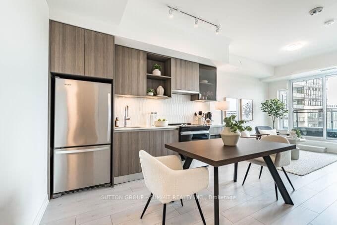 #504 - 395 DUNDAS Street W