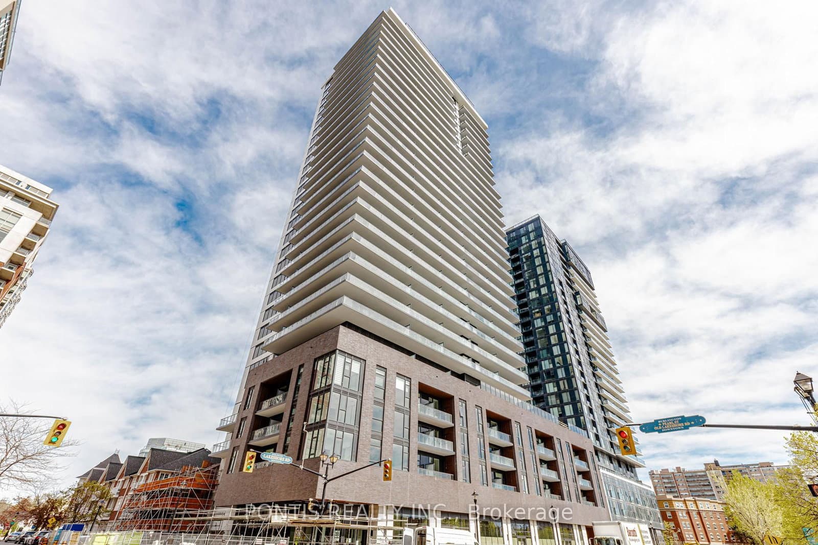 #404 - 2075 LAKESHORE Road