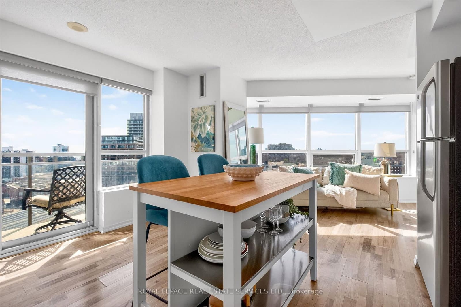 #1318 - 38 Joe Shuster Way