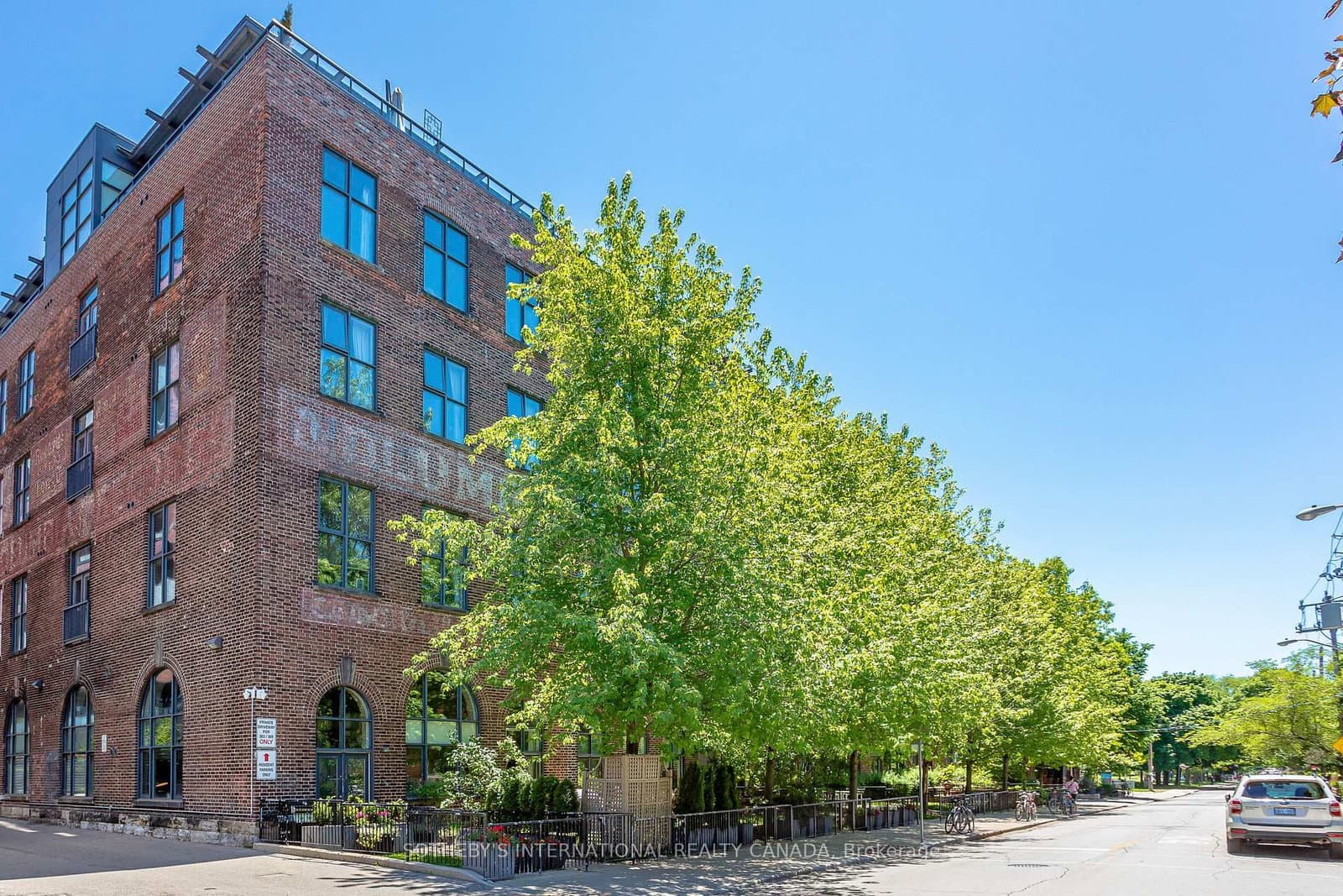 #402 - 369 Sorauren Avenue
